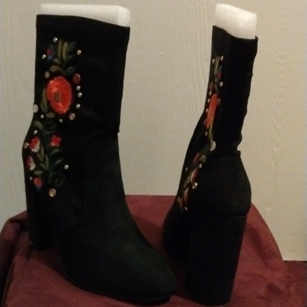 NIB MIDWAY LENGTH FAUX SUEDE BOOTS WITH EMBROIDERY IN BLACK SZ 39, 40 - Picture 3 of 10